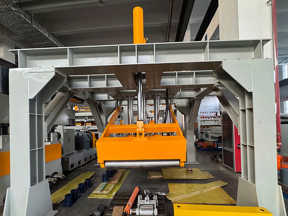 Machine frame and press assembly with the ram and guiding system in place.