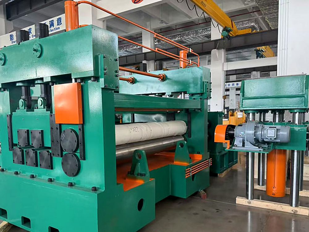 Cut to length line in production, cutting steel strip into sheets.